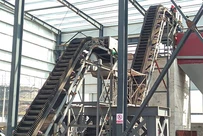 Przenośnik taśmowy ze ścianą boczną